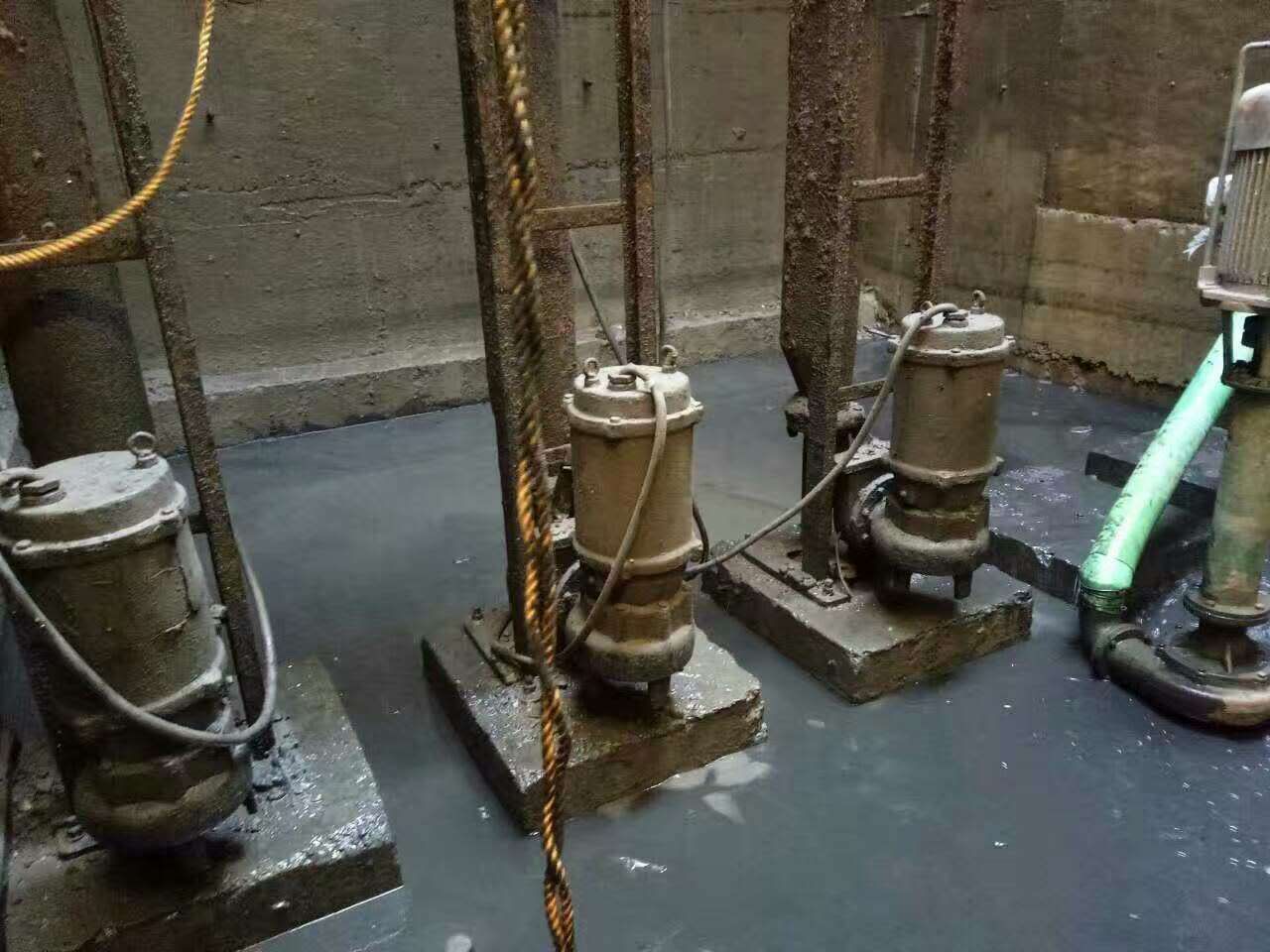 港口污水池清理