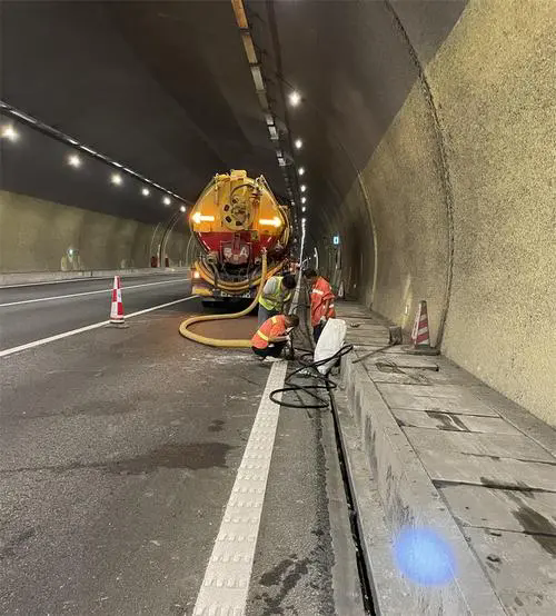 港口隧道排水渠清淤